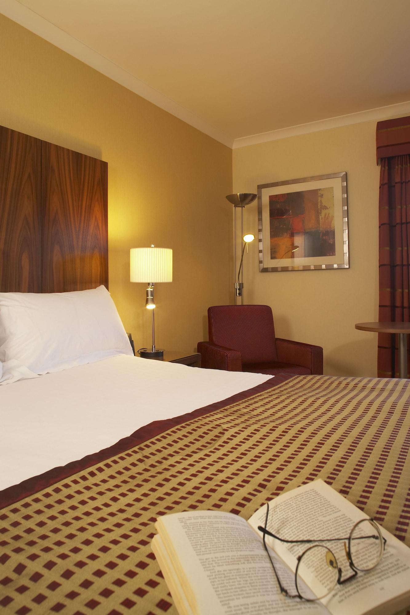 Delta Hotels By Marriott Milton Keynes Exterior photo