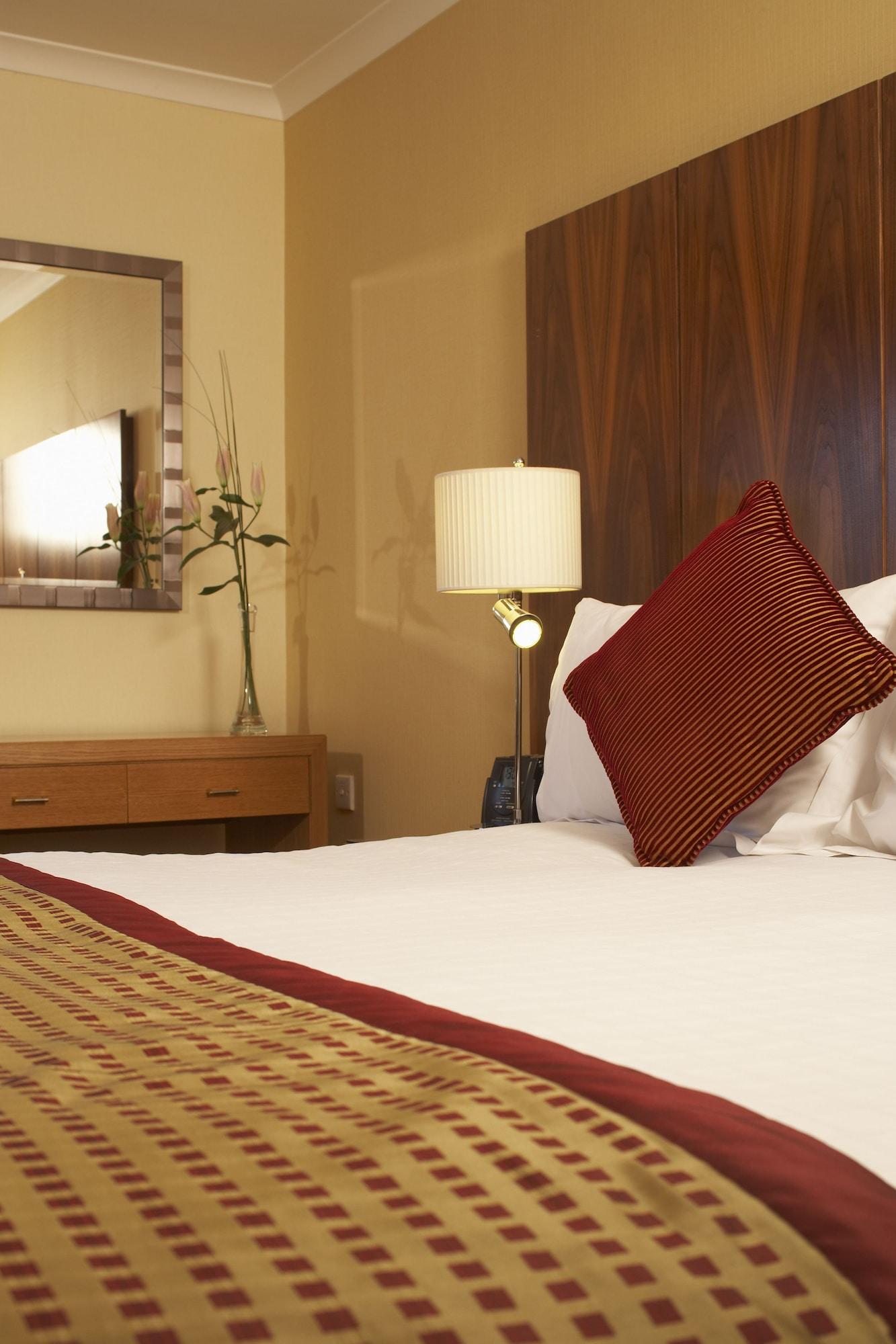 Delta Hotels By Marriott Milton Keynes Exterior photo