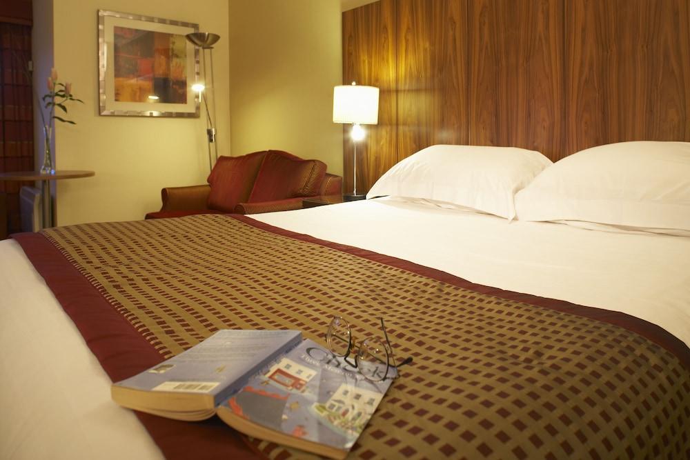 Delta Hotels By Marriott Milton Keynes Exterior photo