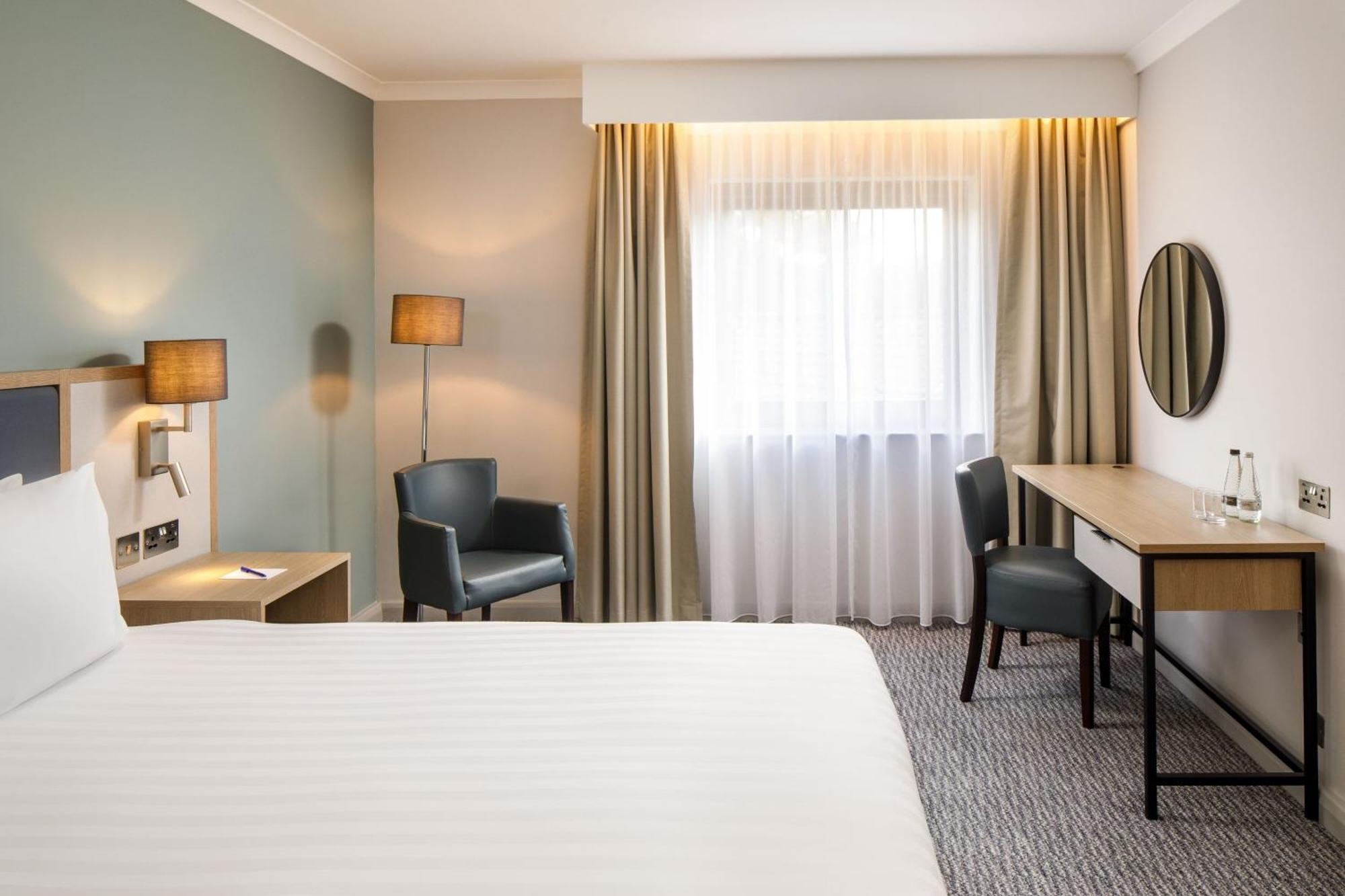 Delta Hotels By Marriott Milton Keynes Exterior photo