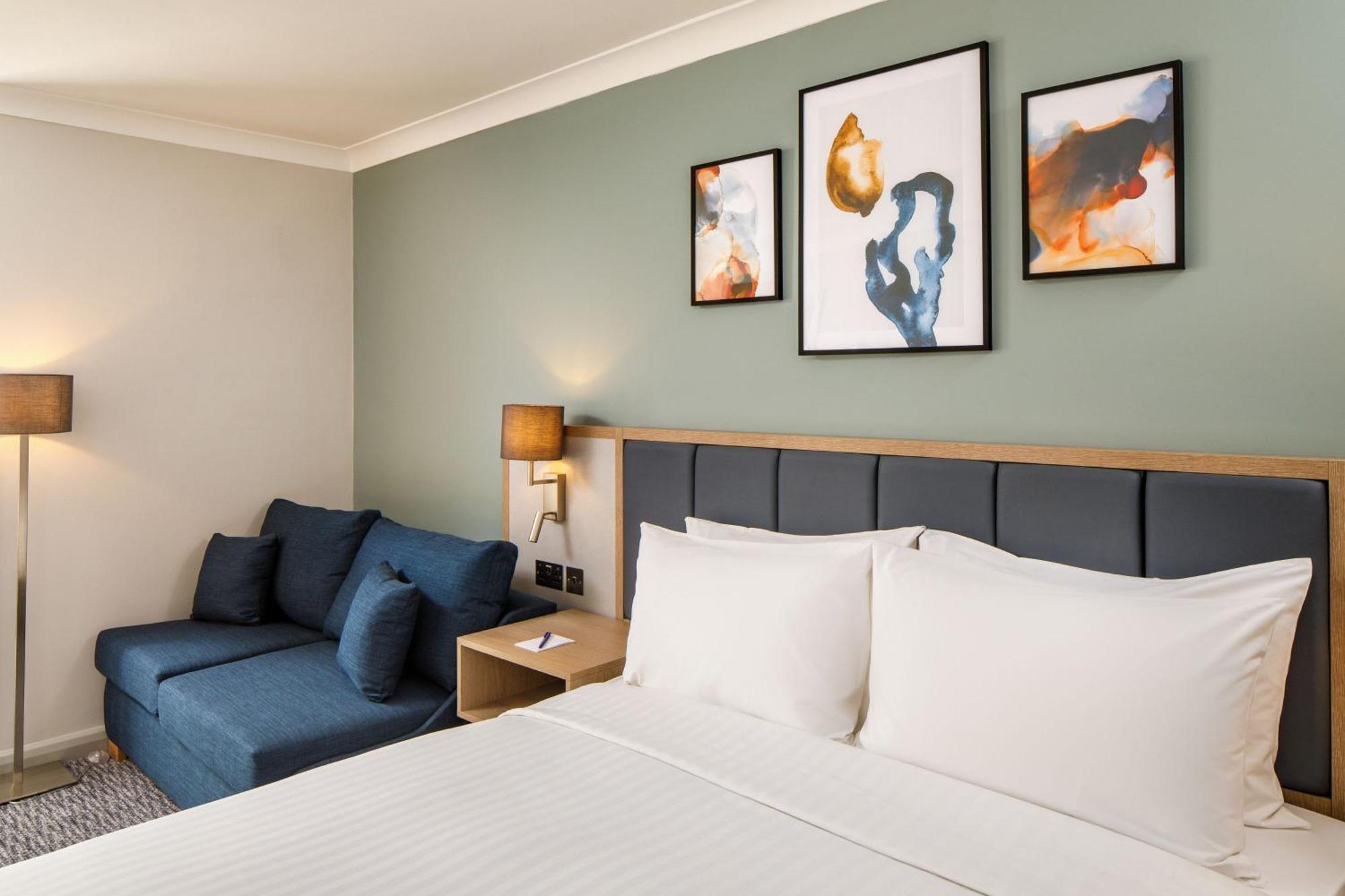 Delta Hotels By Marriott Milton Keynes Exterior photo