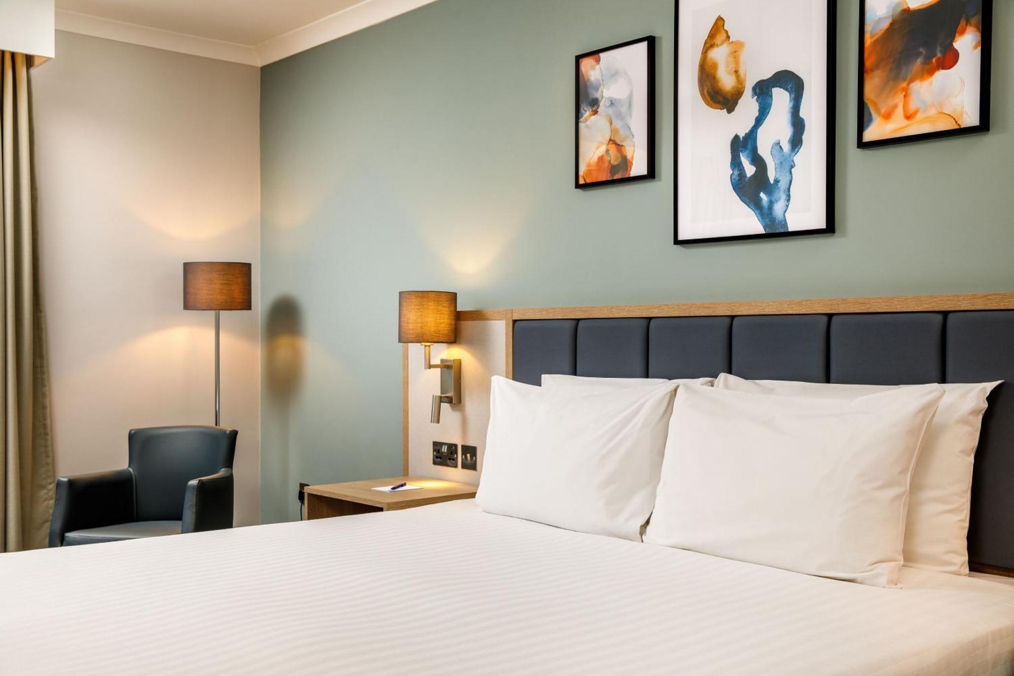 Delta Hotels By Marriott Milton Keynes Exterior photo