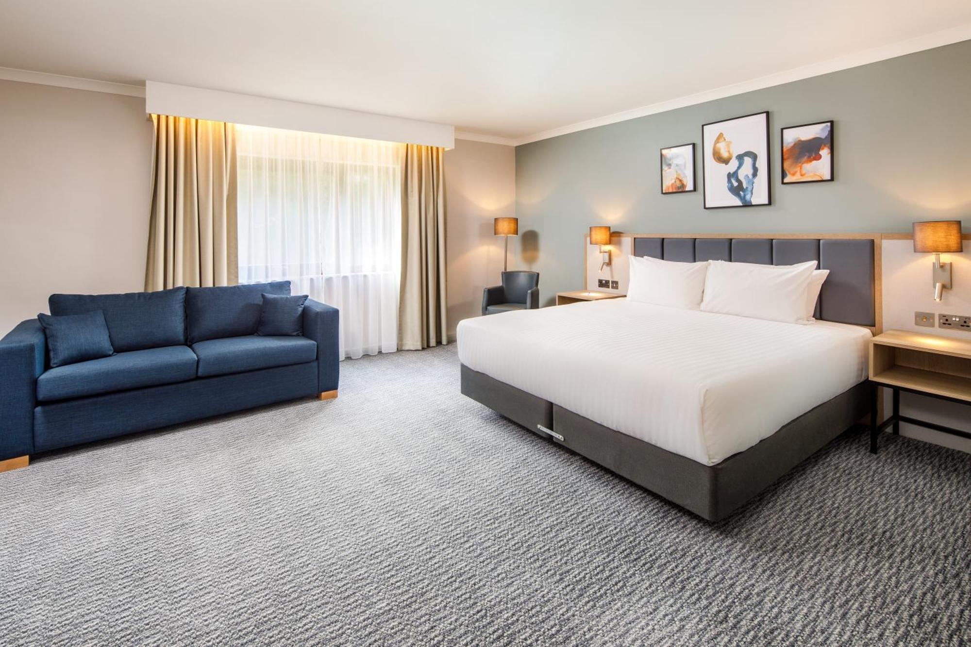 Delta Hotels By Marriott Milton Keynes Exterior photo