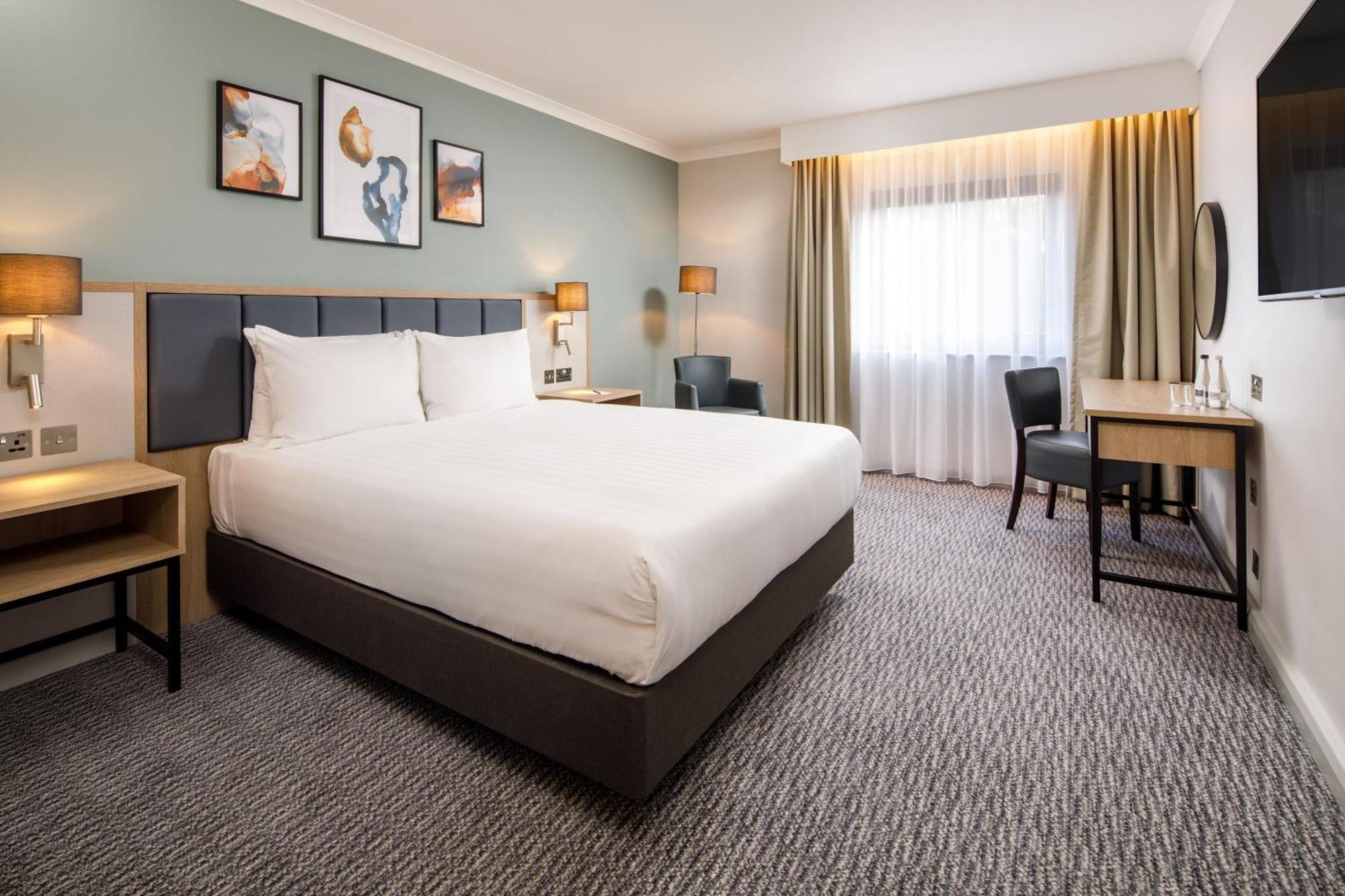 Delta Hotels By Marriott Milton Keynes Exterior photo