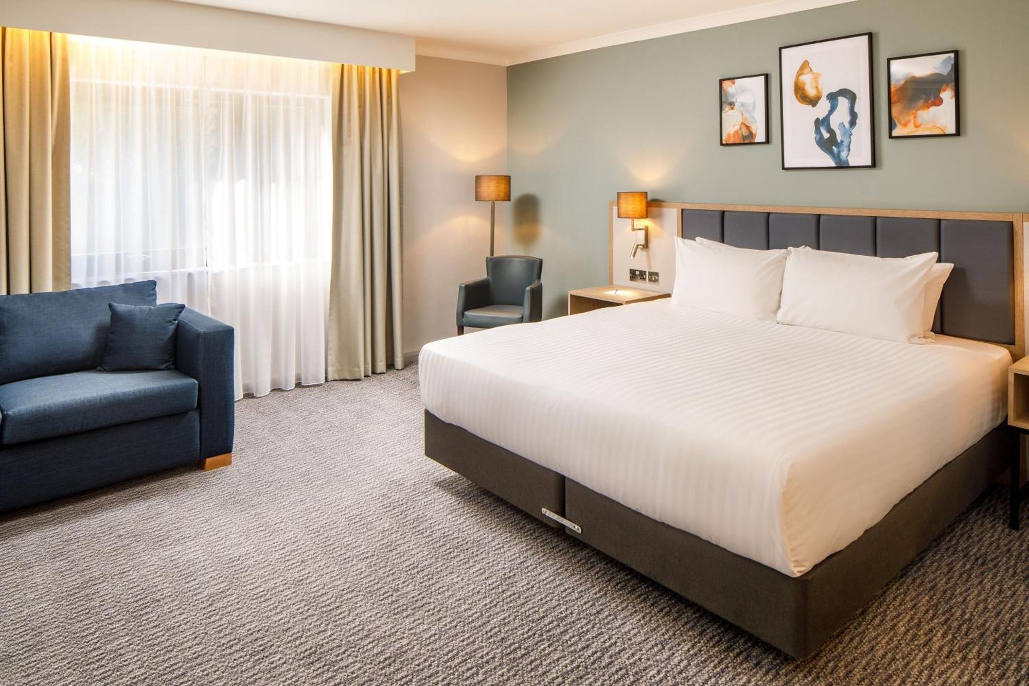 Delta Hotels By Marriott Milton Keynes Exterior photo