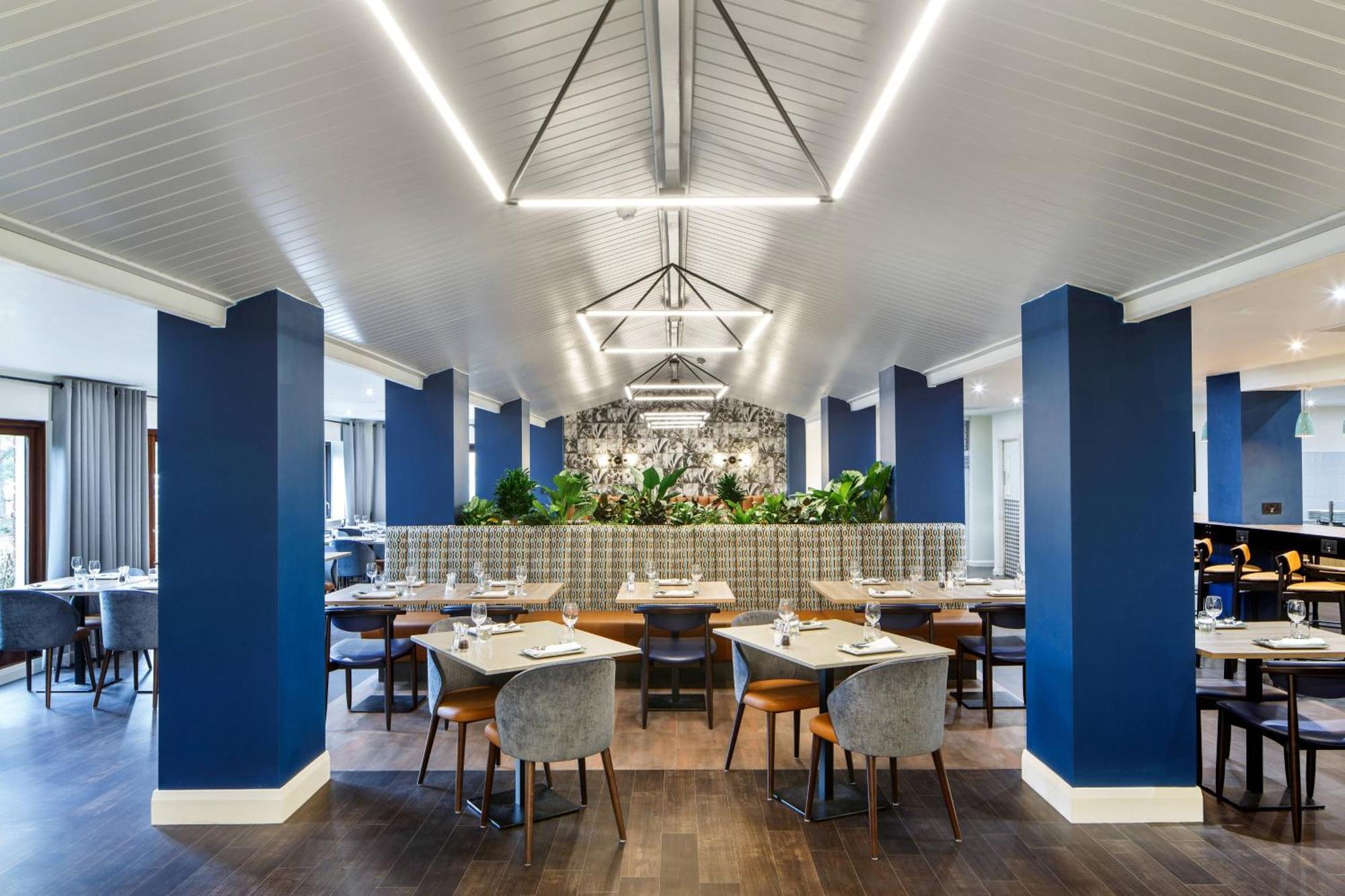 Delta Hotels By Marriott Milton Keynes Exterior photo
