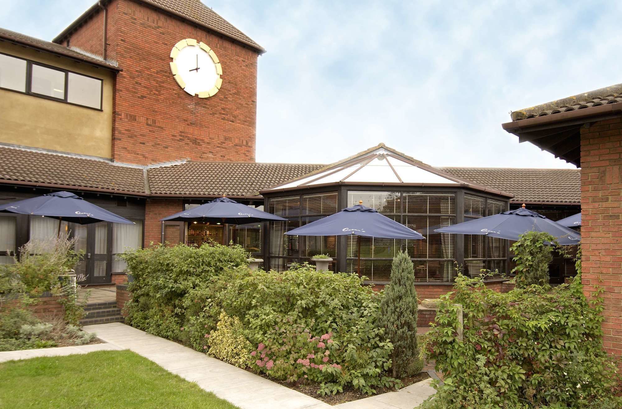 Delta Hotels By Marriott Milton Keynes Exterior photo