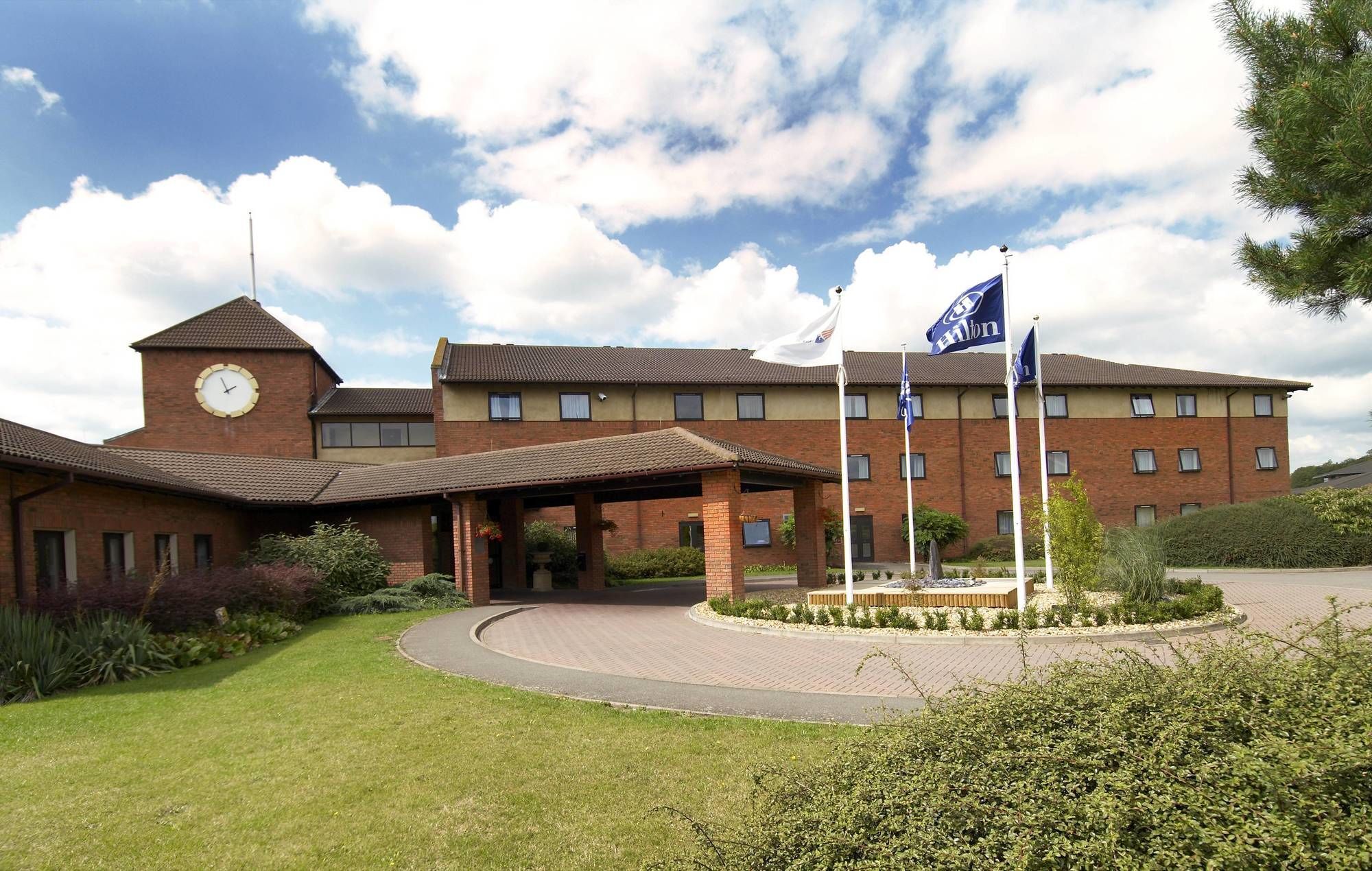 Delta Hotels By Marriott Milton Keynes Exterior photo
