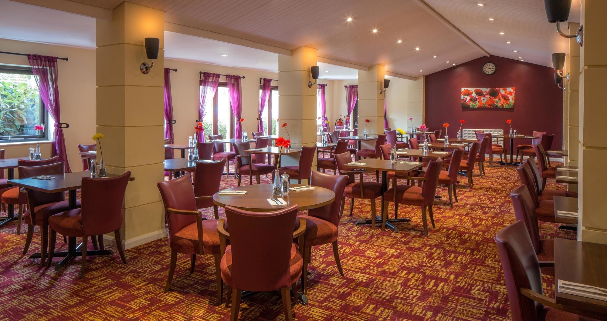 Delta Hotels By Marriott Milton Keynes Exterior photo